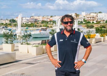 Giovanni Soldini e l’equipaggio del “Maserati Multi 70” approdano al porto turistico di Marina di Ragusa