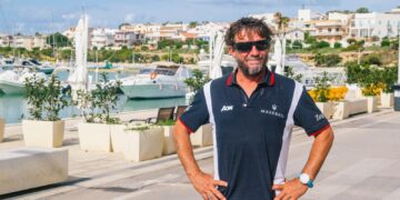 Giovanni Soldini e l’equipaggio del “Maserati Multi 70” approdano al porto turistico di Marina di Ragusa
