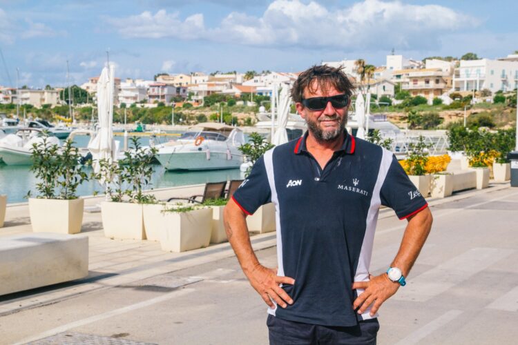 Giovanni Soldini e l’equipaggio del “Maserati Multi 70” approdano al porto turistico di Marina di Ragusa
