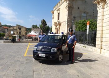 Ibla: arrestato mentre tentava di rubare le ruote di un’auto