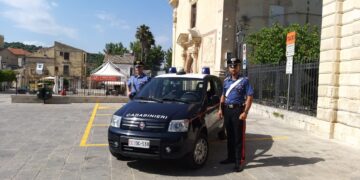 Ibla: arrestato mentre tentava di rubare le ruote di un’auto