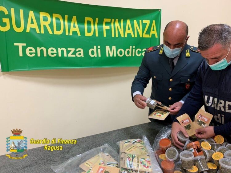 3,5 fg di cannabis ligh sequestrata a Modica. Denunciati tre commercianti