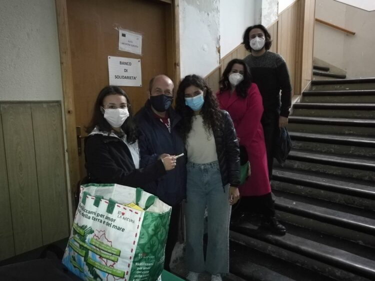 Il Leo Club Ragusa consegna buoni pasto per chi ne ha bisogno