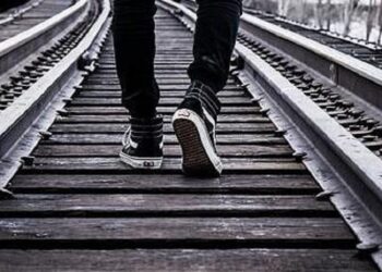 Ragusa: selfie sui binari, poco prima del passaggio del treno intervengono i Carabinieri