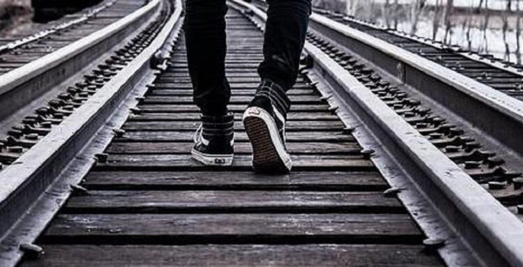 Ragusa: selfie sui binari, poco prima del passaggio del treno intervengono i Carabinieri