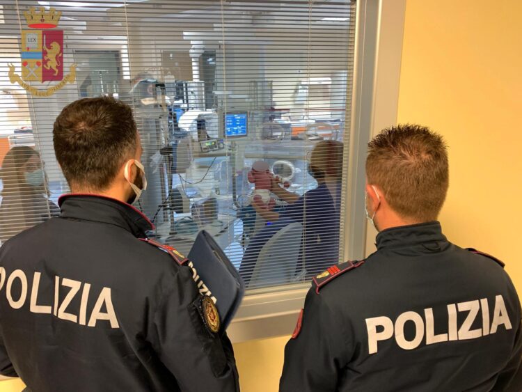 Vittorio Fortunato: indagini della polizia scientifica sul posto, si cerca la madre