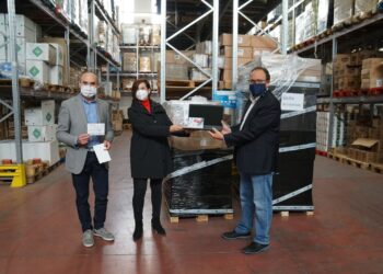 200 computer consegnati da Ergon alla Caritas siciliana. Saranno distribuiti tra le famiglie più bisognose