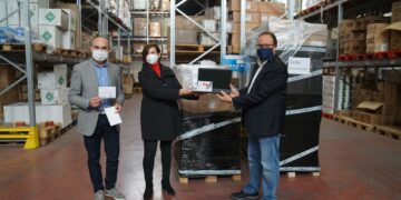 200 computer consegnati da Ergon alla Caritas siciliana. Saranno distribuiti tra le famiglie più bisognose