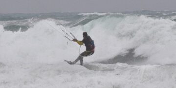 A Pozzallo, rischiano di annegare due surfisti