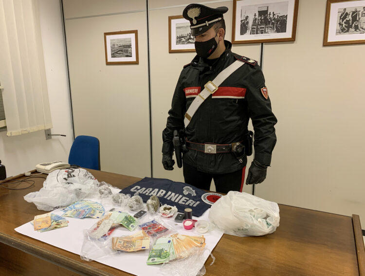 Pozzallo: un arresto per spaccio, denunciato anche il figlio minorenne