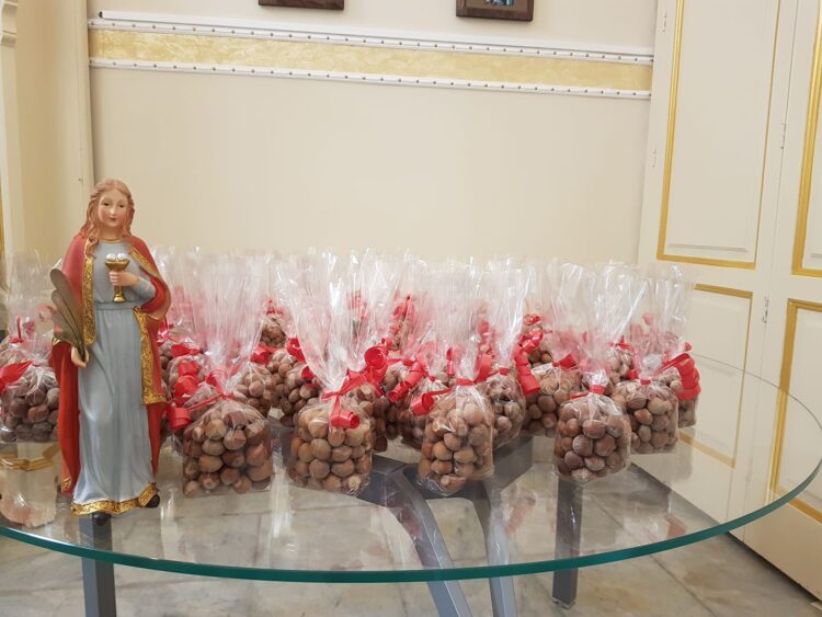 A Comiso, “Nuciddi” per i piccoli fedeli di Santa Lucia