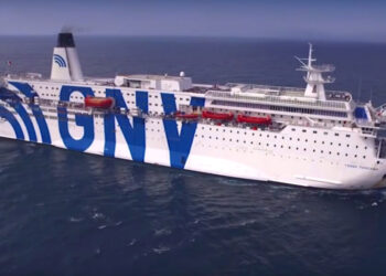 Pozzallo: è approdata la nave “Azzurra”, con 272 migranti. Sono tutti negativi al tampone