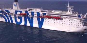 Pozzallo: è approdata la nave “Azzurra”, con 272 migranti. Sono tutti negativi al tampone