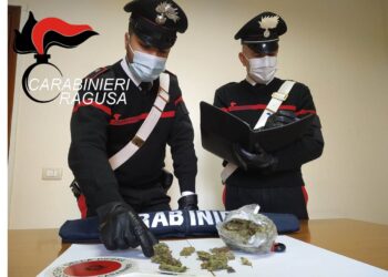 Droga in casa, arrestato un 17enne a Vittoria