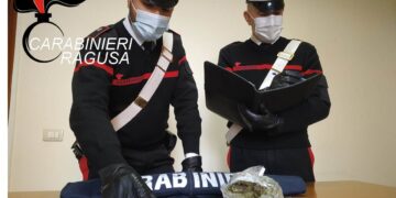 Droga in casa, arrestato un 17enne a Vittoria