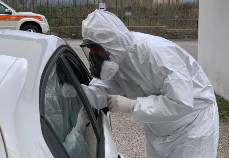 Test rapidi per studenti in provincia: i turni pomeridiani nei drive point