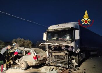 Gravissimo incidente sulla Pachino-Rosolini, auto contro tir. Muoiono tre persone