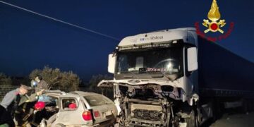 Gravissimo incidente sulla Pachino-Rosolini, auto contro tir. Muoiono tre persone