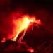Intensa attività stromboliana sull’Etna: spettacolo di fuochi e cenere