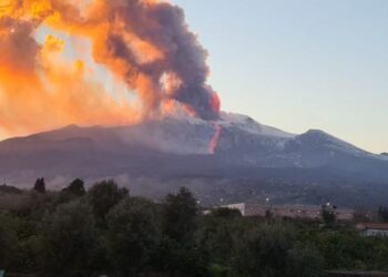 Intensa e spettacolare eruzione dell’Etna