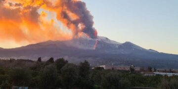Intensa e spettacolare eruzione dell’Etna