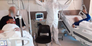 Carnevale in ospedale: Don Giorgio Occhipinti clown per un giorno
