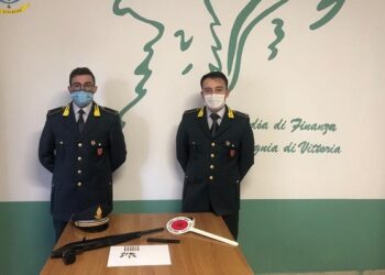 Vittoria: minaccia una coppia con una pistola, arrestato un 47enne