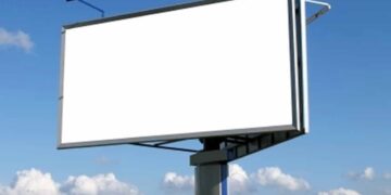 Comiso: tre catanesi tentano di rubare un cartellone pubblicitario, arrestati
