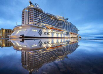 La Seaview, la nave ammiraglia della MSC Crociere, per qualche giorno a Pozzallo