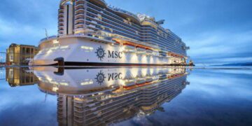 La Seaview, la nave ammiraglia della MSC Crociere, per qualche giorno a Pozzallo