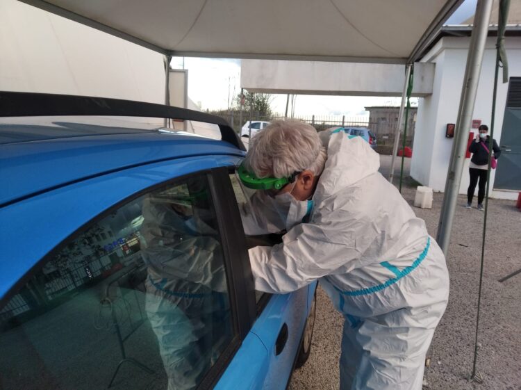 Test rapidi alla popolazione scolastica: effettuati 2882 controlli,  10 i positivi