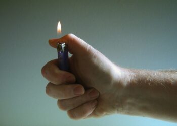Tunisino disperato minaccia di darsi fuoco: è successo a Comiso