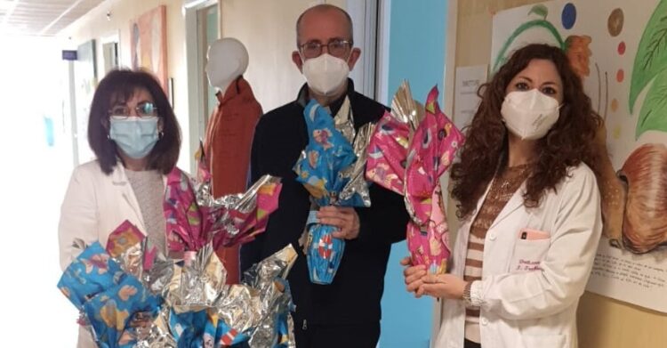 Donate dalla Pastorale della salute le uova di cioccolato all’hospice del Maria Paternò Arezzo