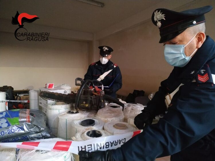 Vittoria: mezzi agricoli e prodotti per l’agricoltura recuperati dai carabinieri. Si cercano i proprietari