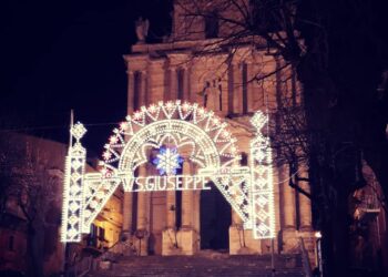 Con le luminarie in piazza, prende il via la festa del Patriarca San Giuseppe a Ragusa