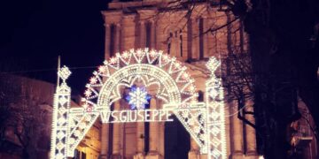 Con le luminarie in piazza, prende il via la festa del Patriarca San Giuseppe a Ragusa