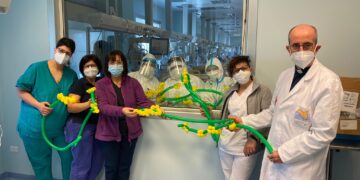 Mimose in dono per le operatrici sanitarie del Giovanni Paolo di Ragusa