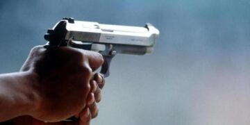 Ragusa: minaccia due poliziotti con una pistola, arrestato