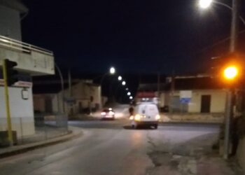 Non funziona bene il semaforo di Sperlinga, va a intermittenza. La denuncia dei residenti