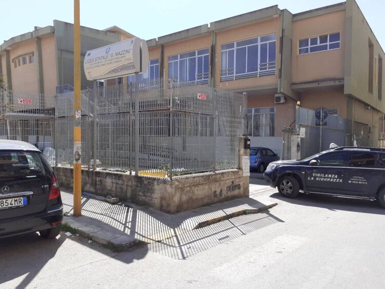 Tentativo di furto nella notte al Mazzini di Vittoria