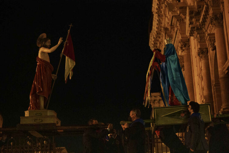 Madonna vasa vasa “segreta”, performance notturna dell’artista Adrian Paci