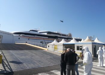 Pozzallo: tenta di imbarcarsi per Malta con passaporti falsi. Arrestato