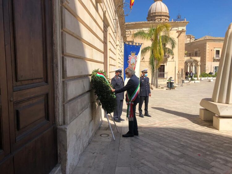 Il sindaco di Comiso, Maria Rita Schembari, in quarantena volontaria: alla cerimonia del 25 aprile presente il vice sindaco