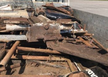 Siracusani trovati nelle campagne di Modica con un camion pieno di materiale ferroso trasportato senza licenza