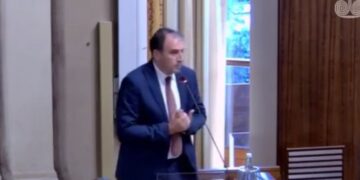 Regione Siciliana, la maggioranza di Musumeci in difficoltà imbavaglia l’opposiozione: tolta la parola al deputato Dipasquale!