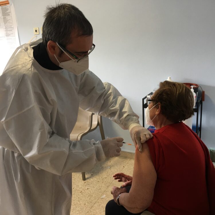 Fine settimana “aperto” per i vaccini anche negli hub dell’Asp di Ragusa