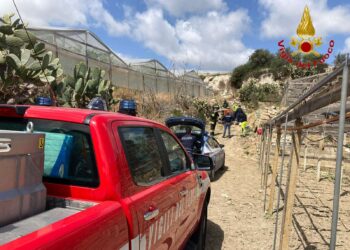 Si ribalta con il suo trattore, muore comisano di 72 anni