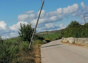 Chiaramonte: palo della luce rischia di cadere in contrada Poggio Gallo