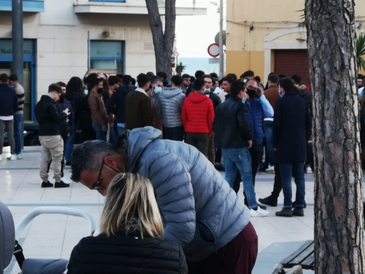 Controlli anti-Covid a Scoglitti, denunciati due vittoriesi per aver aggredito un vigile urbano
