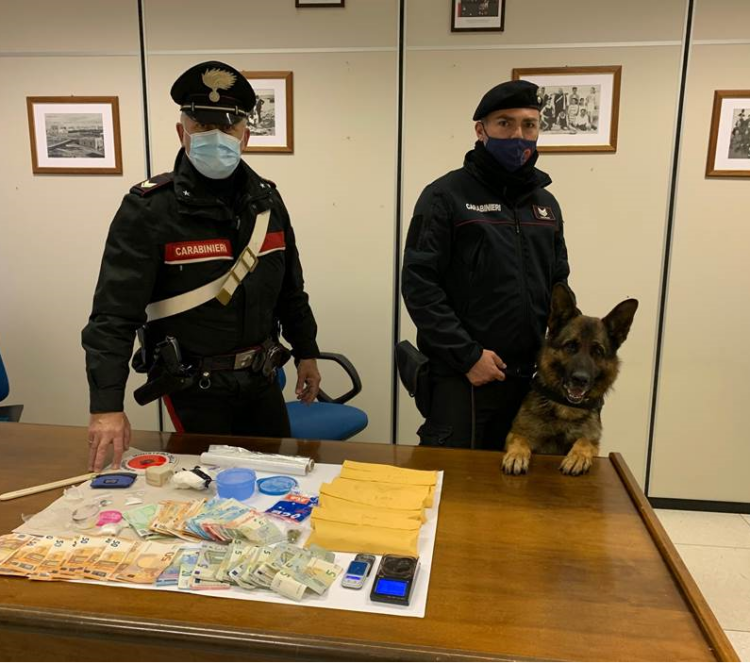 Sgominata piazza di spaccio a Pozzallo, pregiudicato arrestato